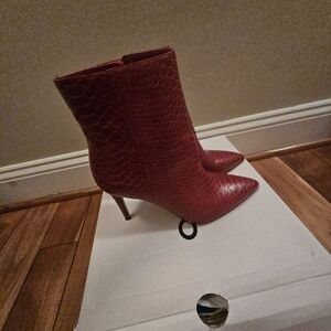 Aldo Red Textured Heeled Ankle Boots – Worn Once, Chic & Stylish